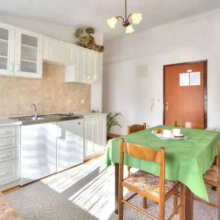 Πανσιόν Grozdana 3*