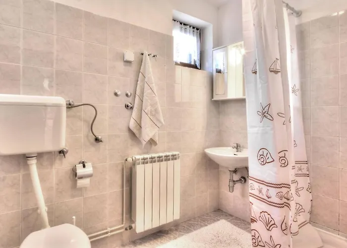 Grozdana 3* Baška